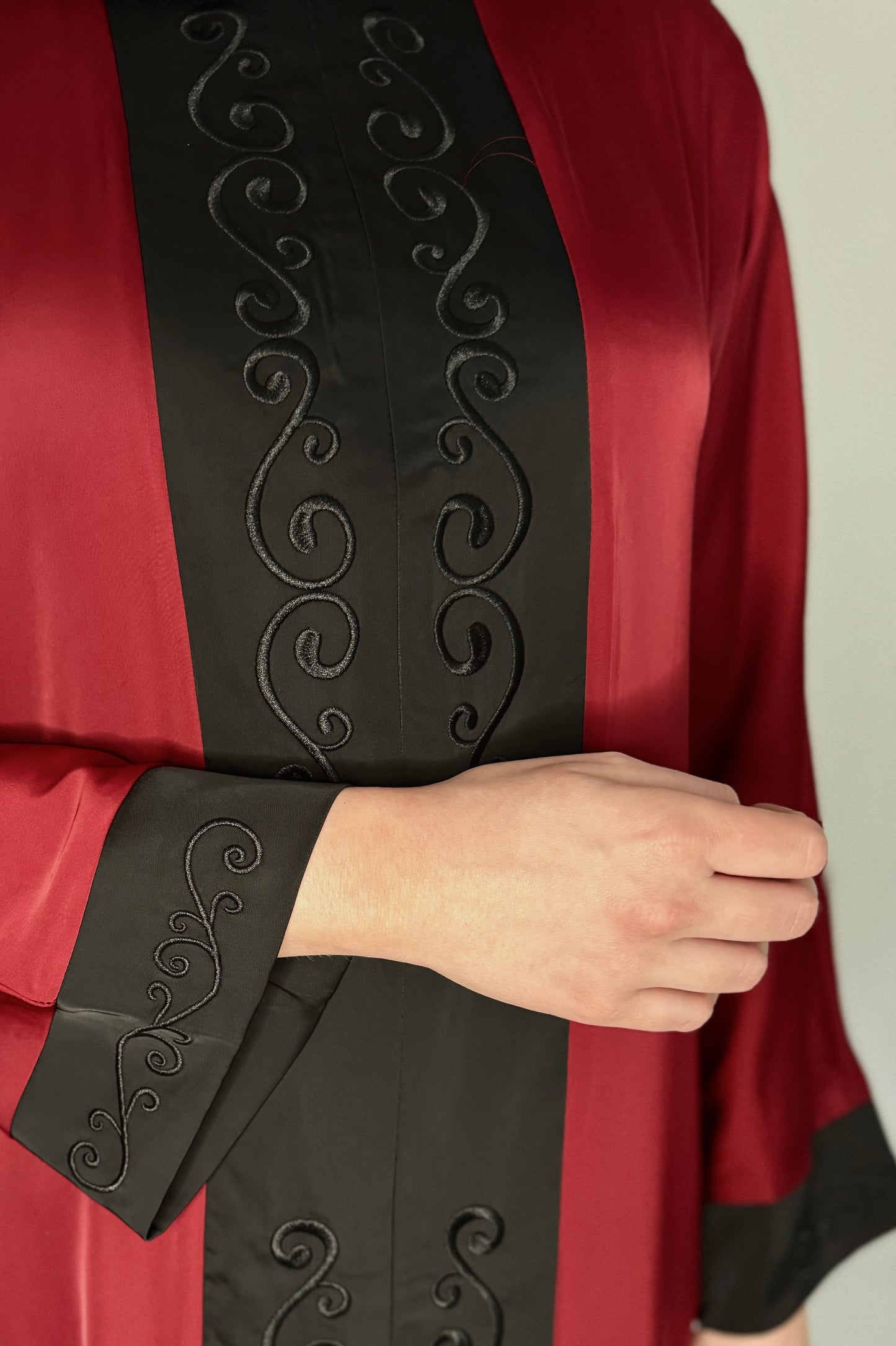 Zip Up Embroidery Abaya - Maroon