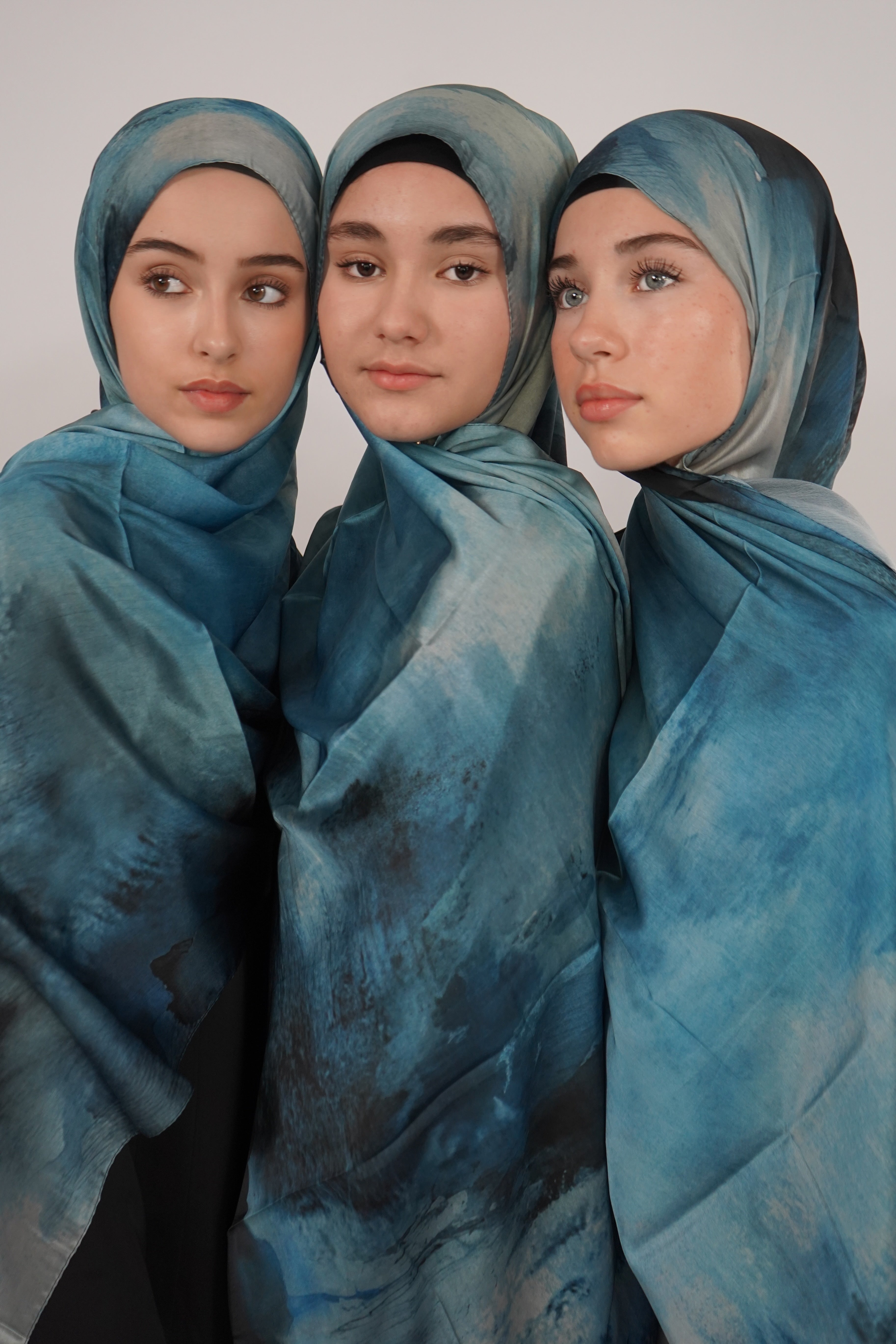 Print Satin Hijab - Ocean Waves